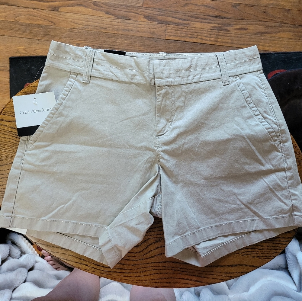 Calvin Klein khaki shorts sz.4
